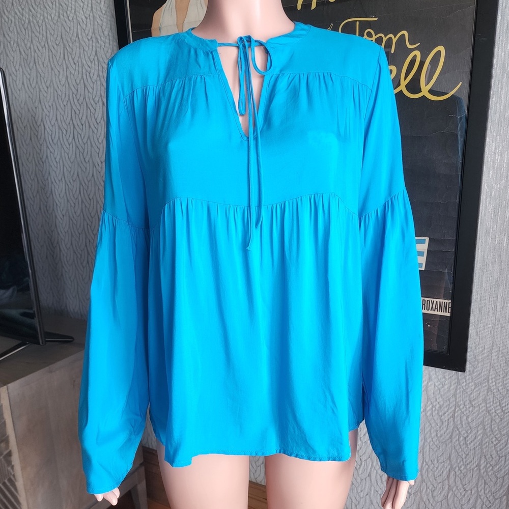 Gorgeous Anthropologie Poema Electric Blue Bell Sleeve Top M